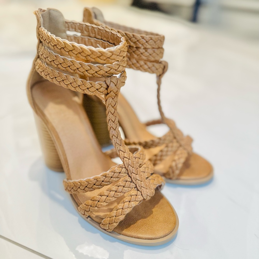🤎 Brown braided 🤎 t ankle strap heel sandals
